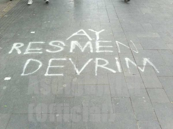 ay resmen devrim