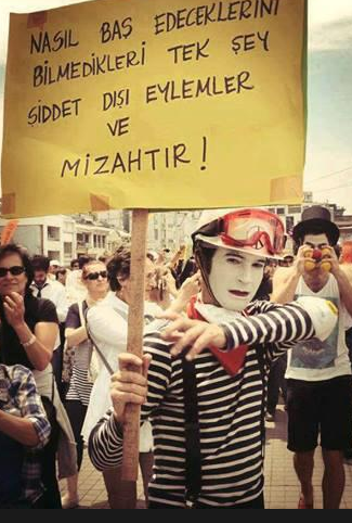 nasil bas edeceklerini bilemedikleri tek sey mizahtir