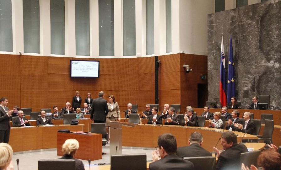 slovenya-parlamentosu-ulkelere-gore-secim-barajlari