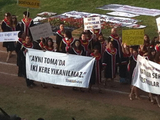 ayni-tomada-iki-kere-gezi-odtu-pankart