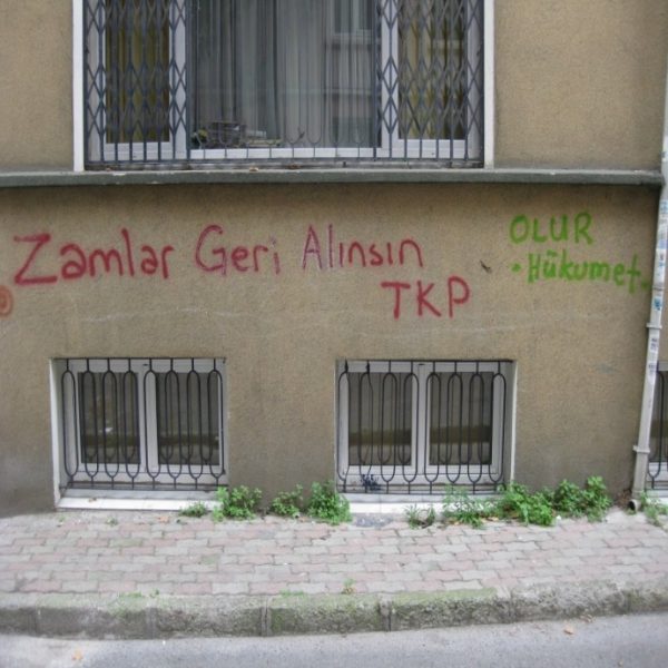 Sokağın Ruhunu Yansıtan 79 Duvar Yazısı