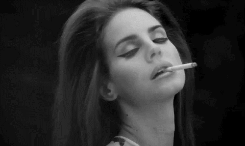 lana-del-rey-sigara-icerken