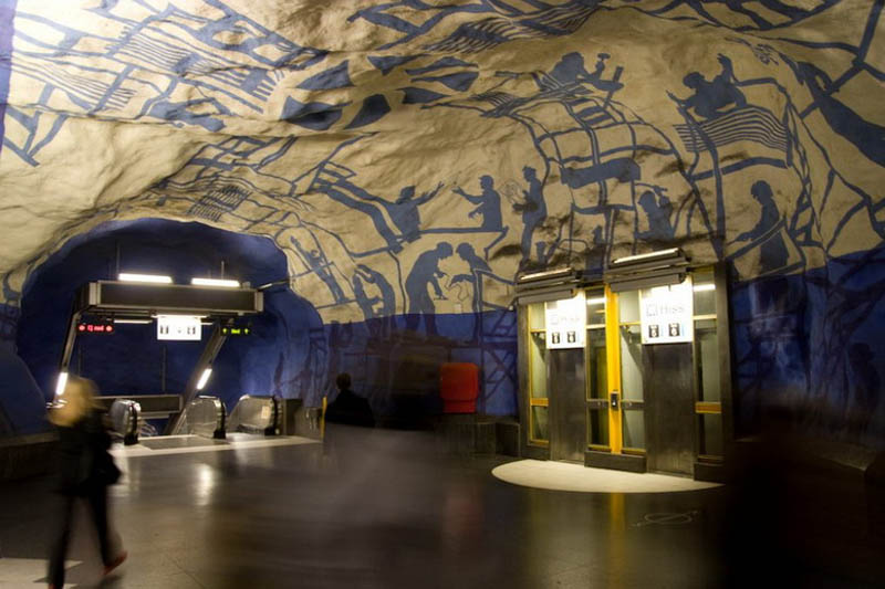 mağara içinde metro