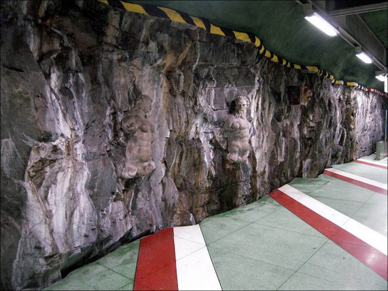 metro içinde sanat