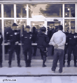 turkiye-polis-kapiyi-acamiyor