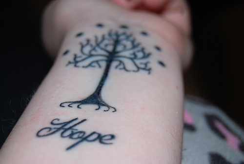 yuzuklerin-efendisi-dovmeleri-umit-white-tree