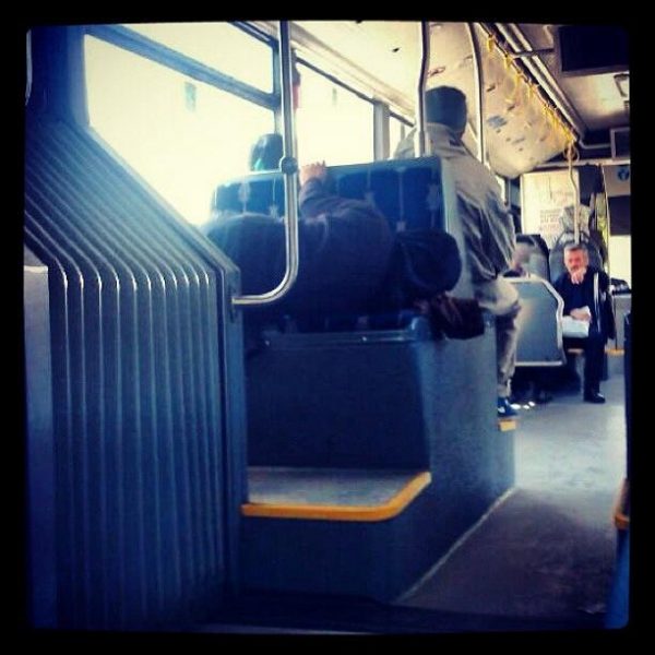 metrobus-ikili-koltuga-yatip-uyuyan