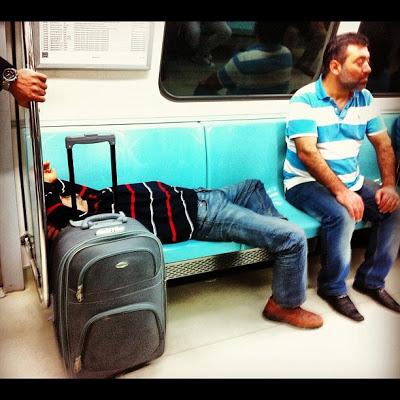 taksim-metrosu-uyuyanlar