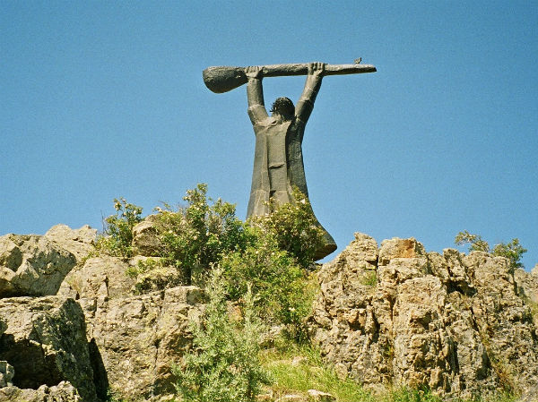 pir-sultan-abdal-heykeli