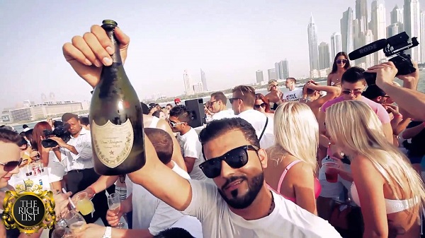 Bir Turistin Dubai De Atmasi Gereken 21 Elzem Adim Listelist Com