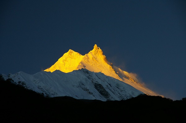 Sunrise,_Manaslu_(2)