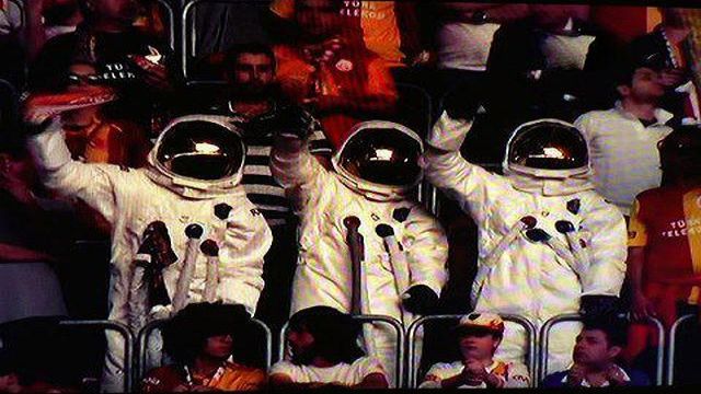 astronot-gs-taraftari-cadilar-bayrami