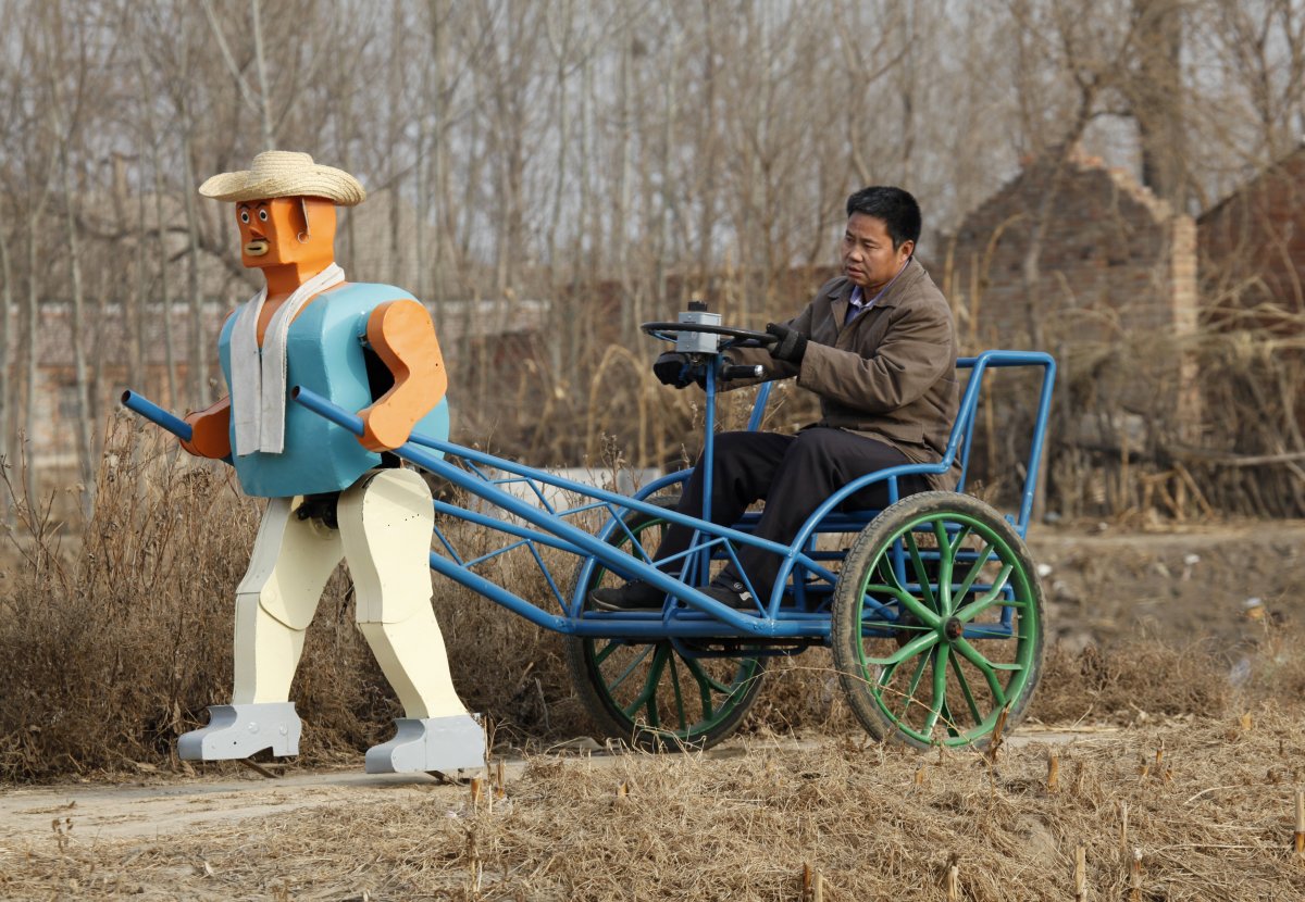 farmer-wu-yulu-drives-his-rickshaw-pulled-by-a-his-self-made-walking-robot-near-his-home-in-a-village-at-the-outskirts-of-beijing-january-8-2009 (1)