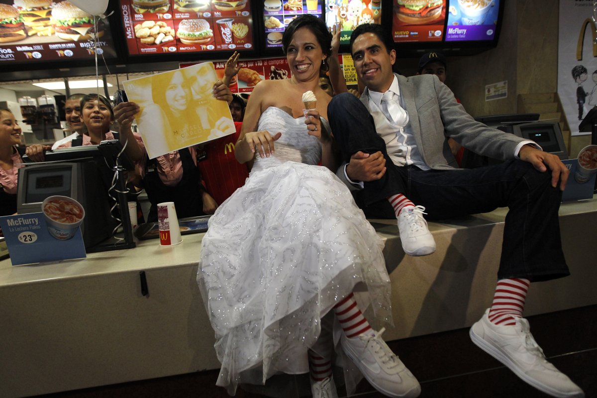 marisela-matienzo-and-carlos-munoz-got-married-at-a-mcdonalds-in-the-suburb-of-san-pedro-garza-neighboring-monterrey-in-mexico