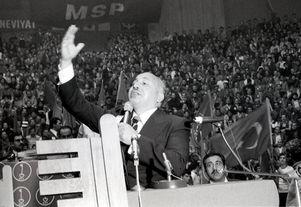 mucit-ve-muhafazakar-necmettin-erbakan-(1926-2011)-listelist (1)