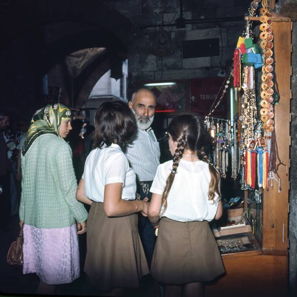 1971-istanbul-fotograflari-019-samz_turkey1971_istanbul_market_059