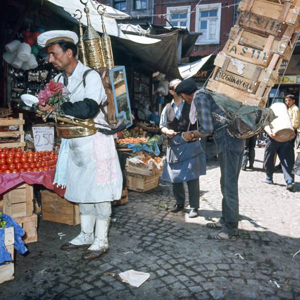 1971-istanbul-fotograflari-036-samz_turkey1971_istanbul_street_scene_012