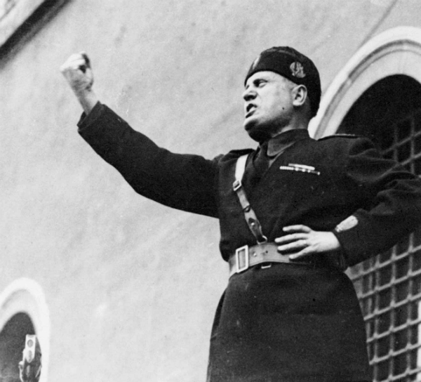 Mussolini-1935-a