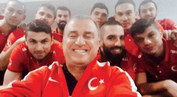 fatih-terim-selfie