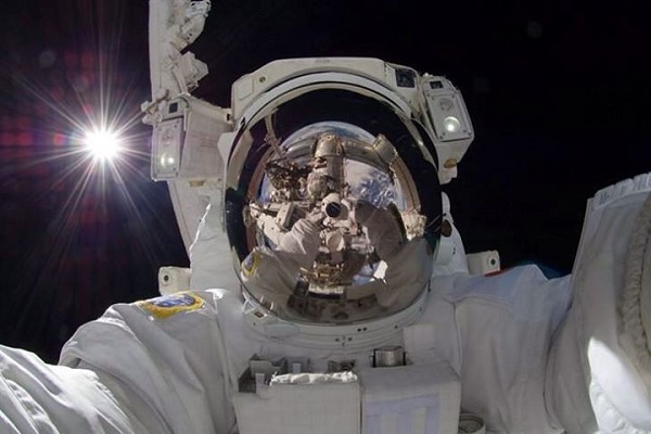 space-selfie