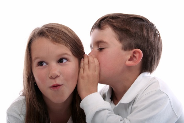 kids-sharing-secret