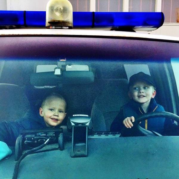 izlandareykjavik-police-department-instagram-logreglan-iceland-2-605x605