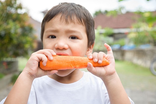 eating-carrot-