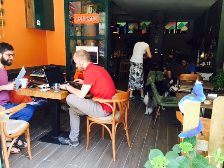 Zaman Hariç Her Şeyin Bedava Olduğu Kadıköy Anti Cafe ile