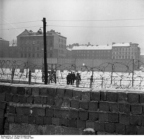 berlin-duvari-1961-yilinda-dogu-almanya-da-bulunanlarin-bati-berline-kacmalarini-onlemek-amaciyla-oruldu-listelist