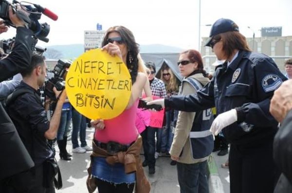 nefret-suclarina-hedef-olmak-istemiyorlar-listelist-listelist