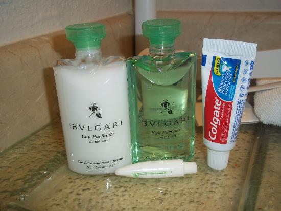 photo-of-shampoo-conditioner