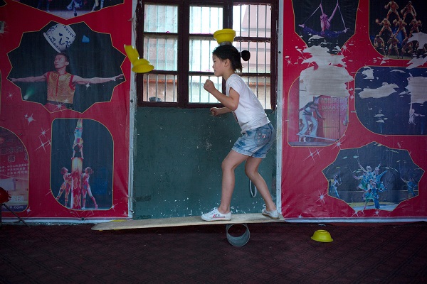 Acrobatic School05 children