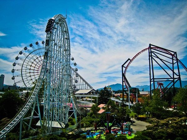 Fuji-Q-Highland-Roller-Coaster-listelist