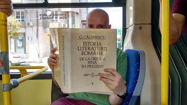 Romanian-City-Gives-Free-Bus-Rides-To-People-Who-Read-Books