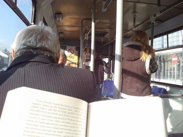 Travel-by-book-in-Cluj-Napoca-readers-t