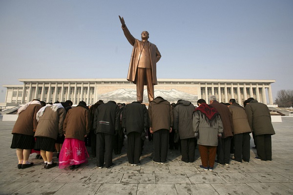People bow in front of a statue of Kim Il Sung in Pyongyang, North Korea Tuesday, Feb. 26, 2008. (AP Photo/David Guttenfelder)