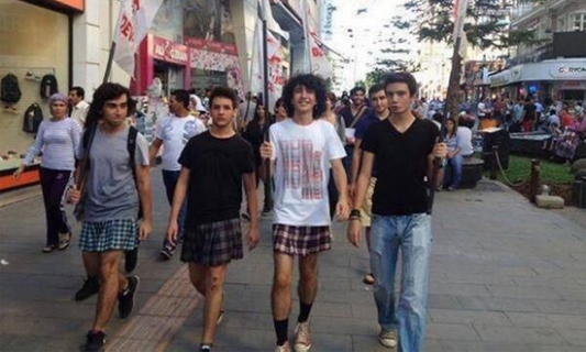erkek_ogrenciler_de_etek_giydi_h22084
