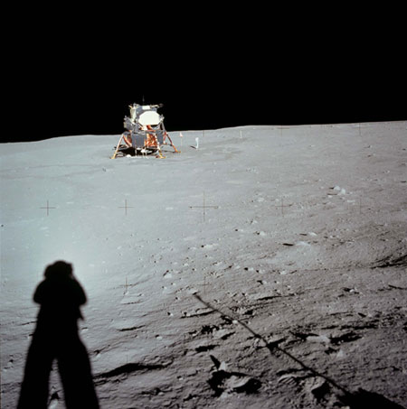 Apollo-11-landing-on-moon-007