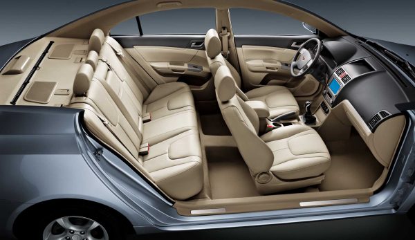 on-nomero-araba-geely-hem-ic-tasarimi-daha-az-ugrastirir