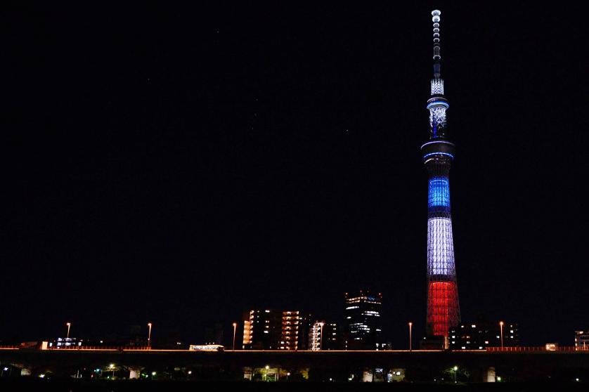 Tokyo Reacts To Paris Terror Attacks