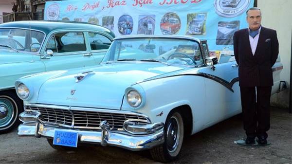 kentmen1956-model-ford-fairline-marka-ustu-acik-arabasini-cani-gibi-sever-hatta-elinde-bezle-dolasip-habire-temizlerdi-listelist