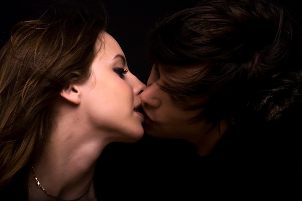 picture-of-man-and-woman-kissing