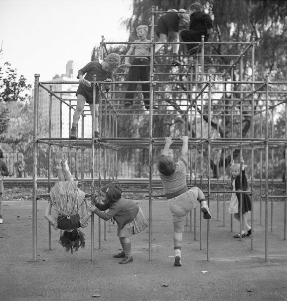 2.Playground_1942_LOC_8d23003v3