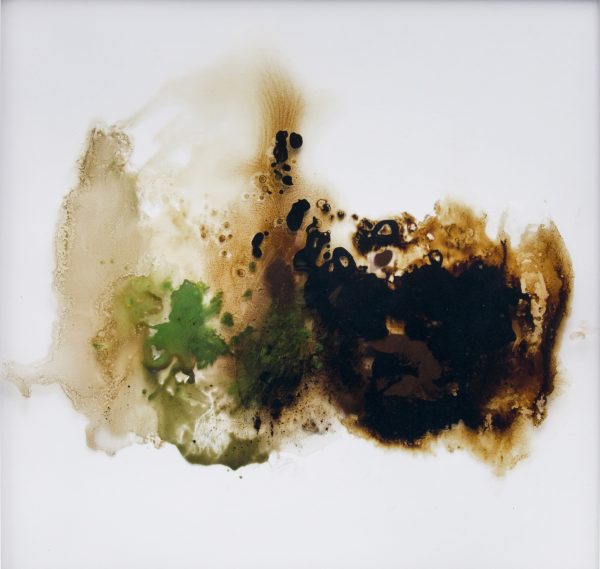 3.İsimsiz, 2015, PVC üzerine selülozik boya, 64 x 64 cm
