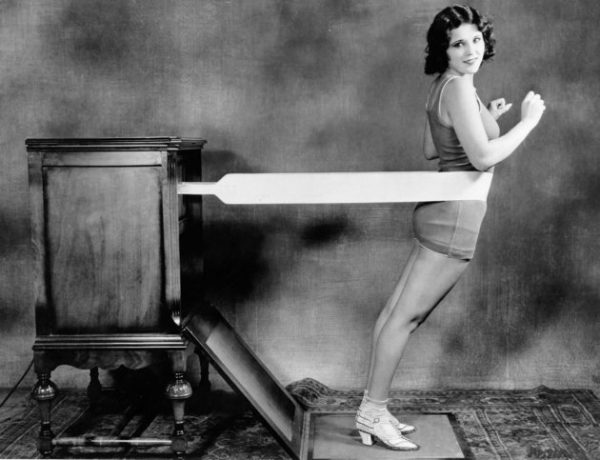 (GERMANY OUT) Massage machines The new 'hip massage machine' from the US (original caption) - photo: Kutschuk - 1928 - Published by: 'Berliner Morgenpost' 16.11.1928 Vintage property of ullstein bild (Photo by ullstein bild/ullstein bild via Getty Images)