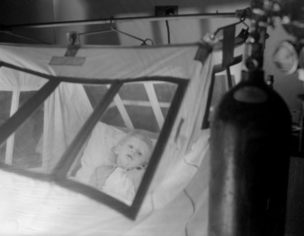 circa 1937:  A young patient, Gerald Blackburn, in an oxygen tent at Princess Beatrice Hospital.  (Photo by London Express/Getty Images)