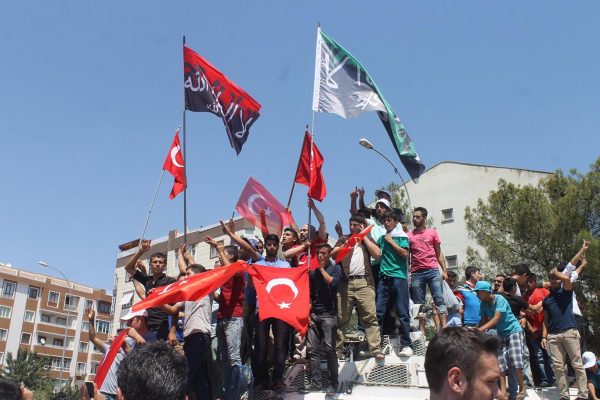 sanliurfada-tevhit-bayrakli-darbe-protestosuab