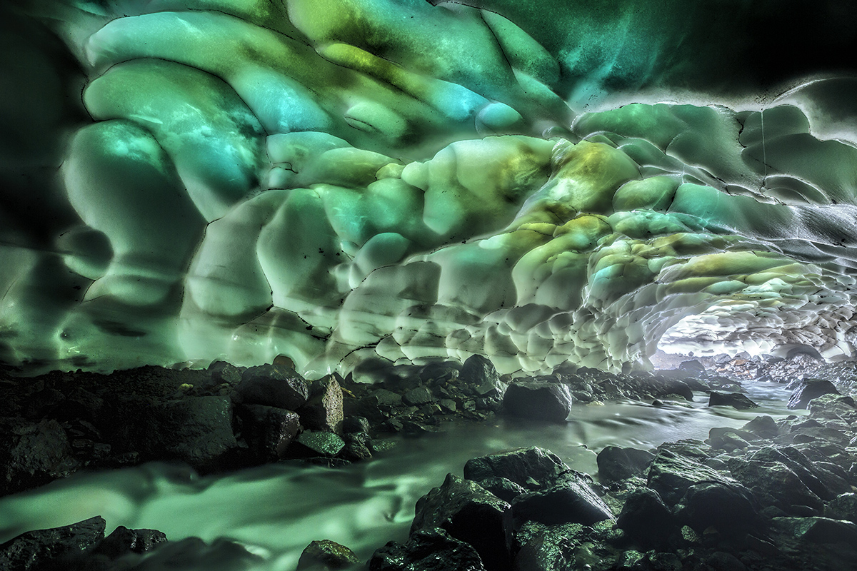 Ледяная пещера Мутновский
