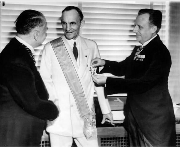 30. Henry Ford’a, Alman Kartalı Büyük Haçı