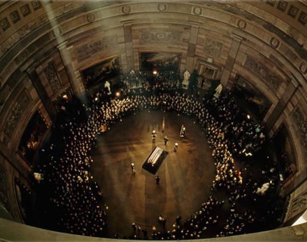 44. JFK’nin Capitol Binası’nda düzenlenen cenaze töreni